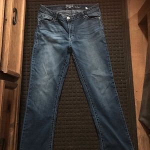 Ladies Wrangler Rock 47 jeans. 33x36 low rise